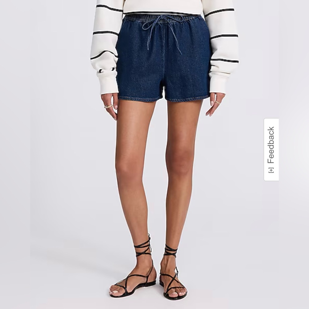 🏷️ 🛍️ NWT Express High Waisted Dark Wash Pull On Jean Shorts 🏷️ 🛍️